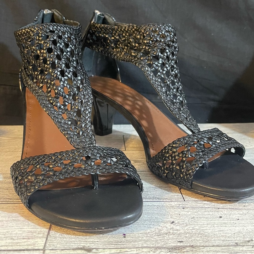 Donald J Pliner Verona Black & Patent Leather Woven Heels Sandals.  Size 8.5